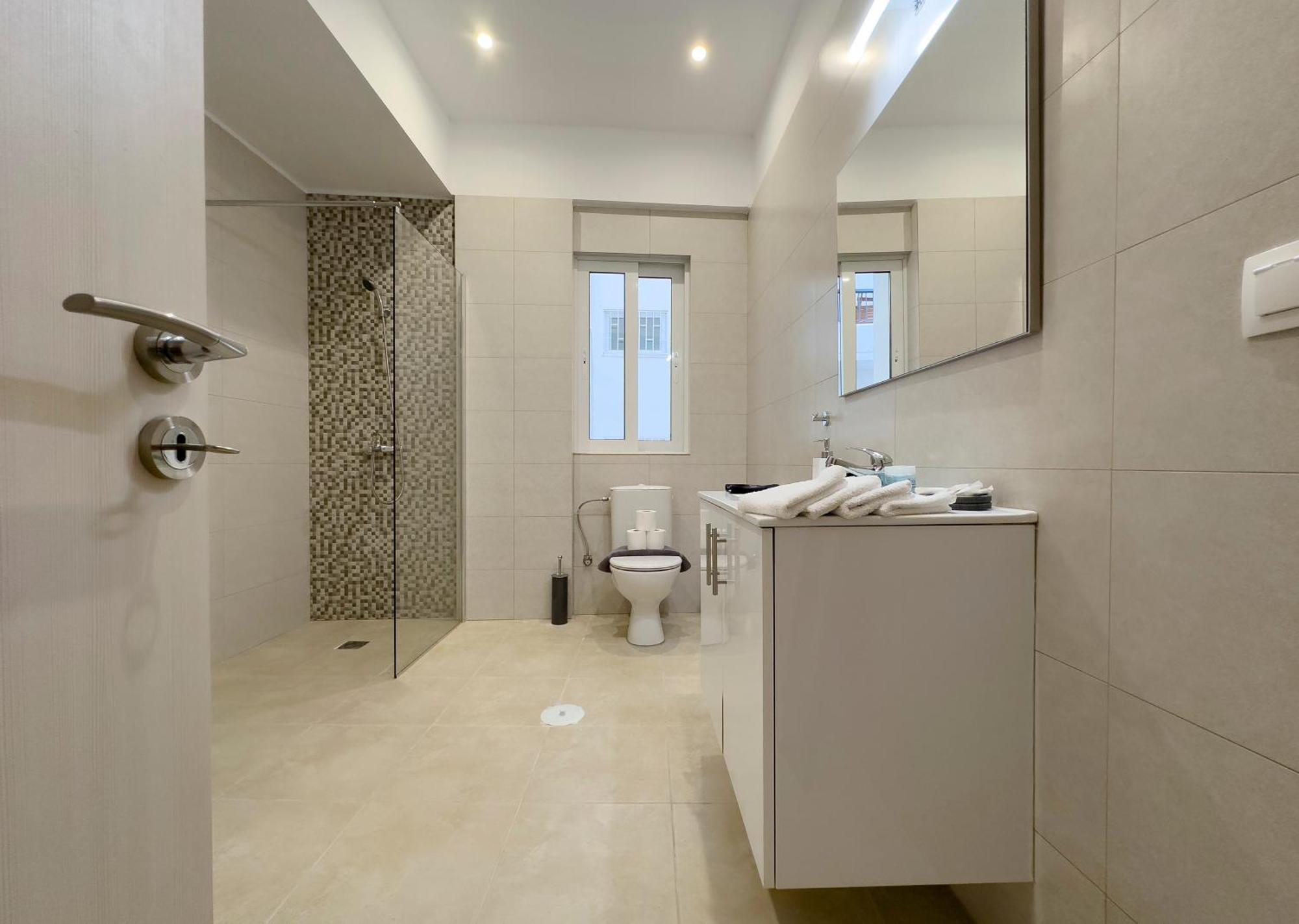 Glenvar Heights A2 Spacious In Paleo Faliro *